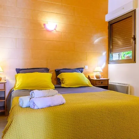 Casa vacanze Maison-calme-pleine Nature-piscine Privée *